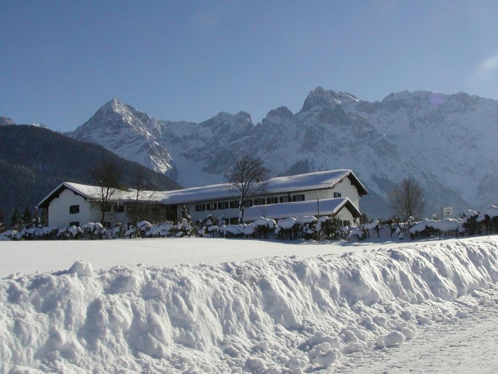 Jugendherberge Mittenwald Eksteriør bilde
